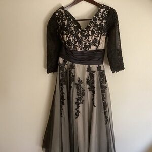 Ladies SNOWSKITE Black Lace Tulle Formal Dress 12-14, 3/4 Sleeve- Nice